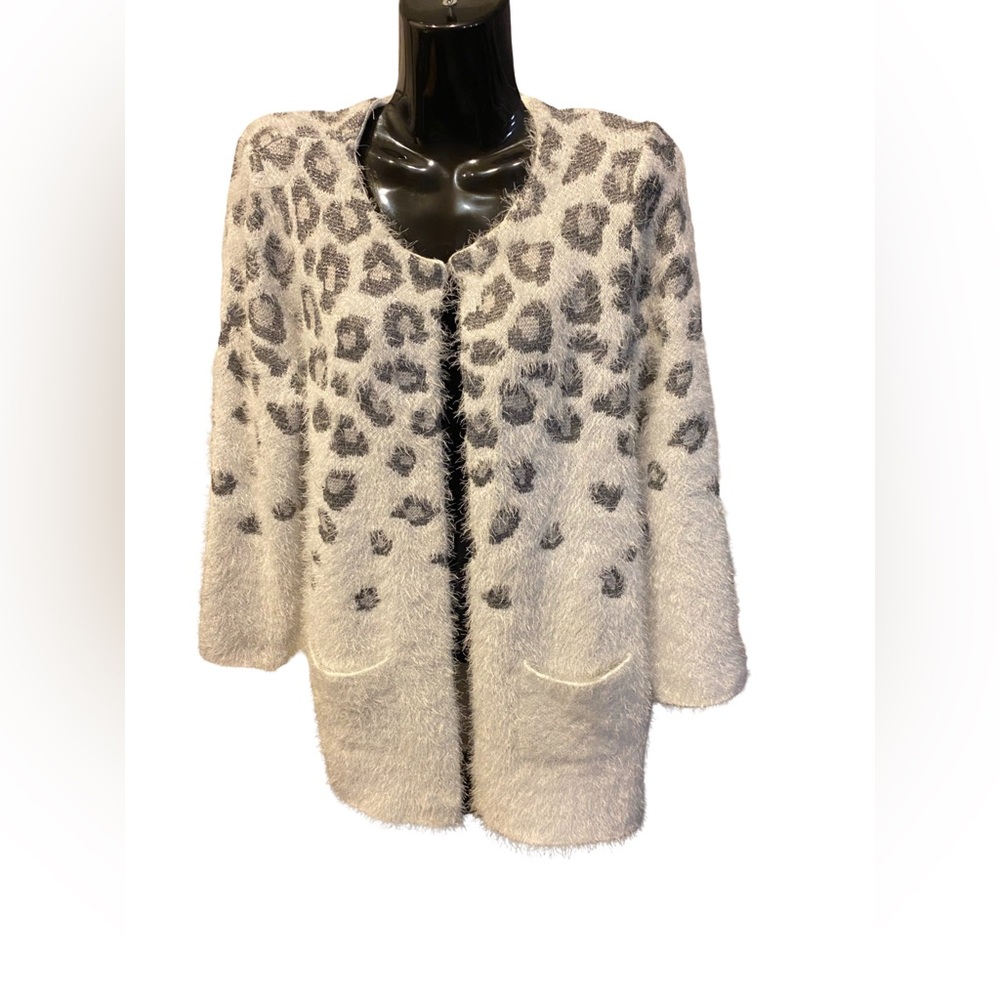 Westport Sz Medium Cardigan Geo Half Print Pocketed Long Sleeve Sweater